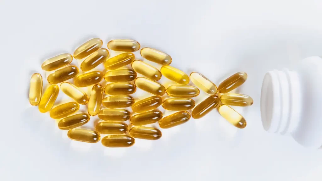 comprimidos de omega 3 formando um peixe