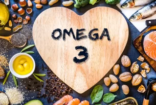 placa de madeira de coração escrito omega 3 e comidas saúdáveis