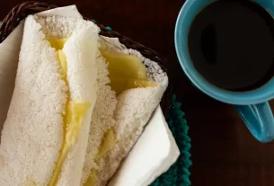tapioca de queijo com café