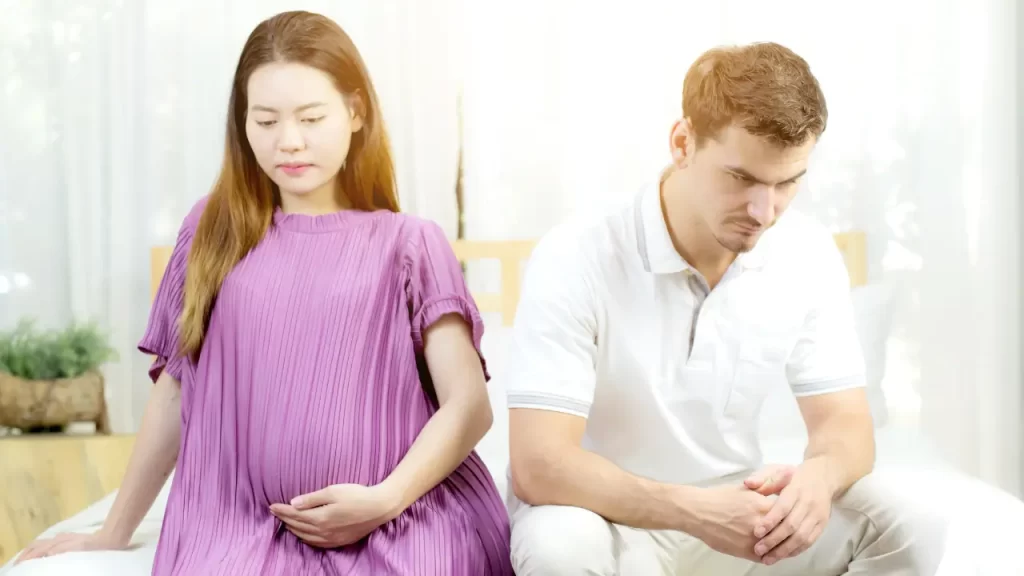 casal com feição triste