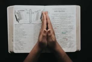 7 Passos para Conectar Sua Fé Religiosa com Sua Jornada Espiritual