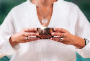 9 Rituais Poderosos Para Transformar a Menopausa em Um Novo Começo