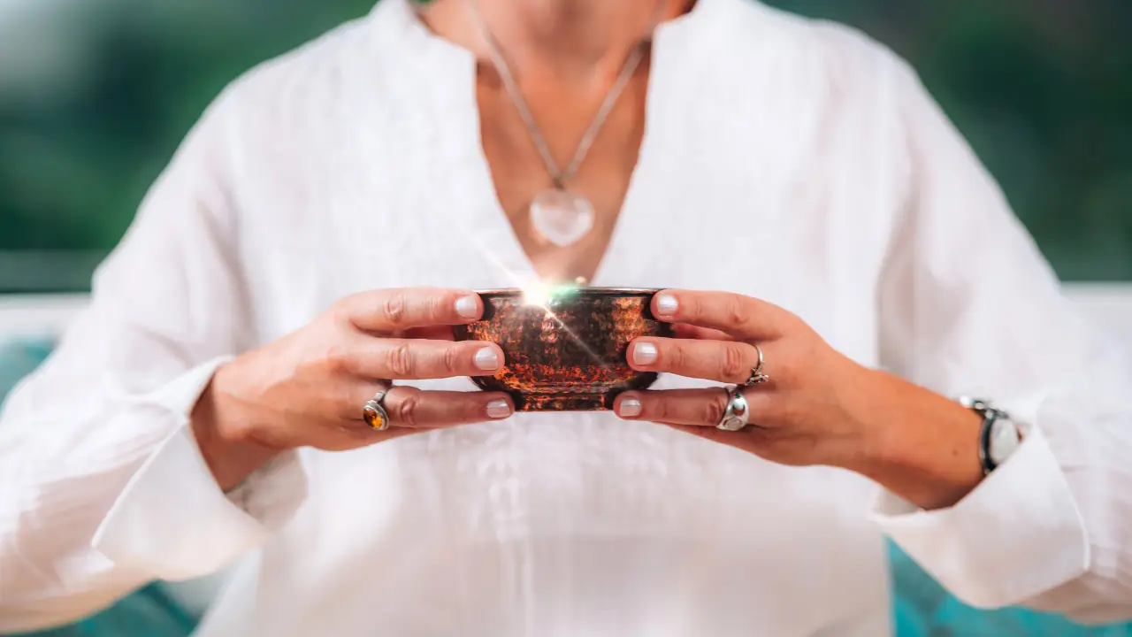 9 Rituais Poderosos Para Transformar a Menopausa em Um Novo Começo