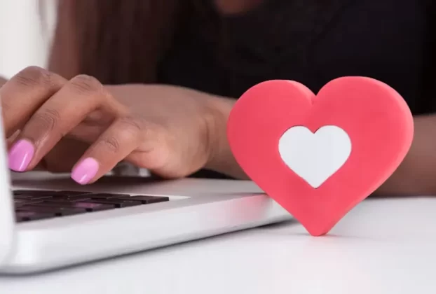 Erros Que Mulheres Acima dos 40 Devem Evitar nos Aplicativos de Relacionamento