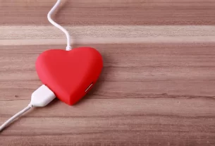 um plug em formato de coração