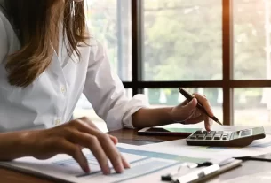 mulher a Organizar a Vida Financeira aos 40 Anos do Zero 