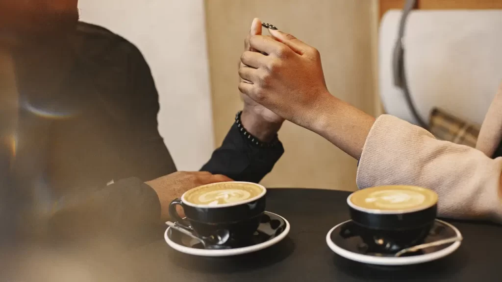 encontro presencial, umas das formas de Como se Proteger de Golpes Financeiros Em Relacionamentos