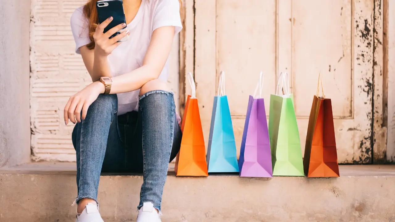 mulher com compulsão por compras