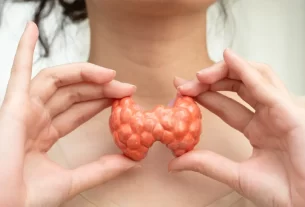 Como a Tireóide Influencia os Sintomas da Menopausa