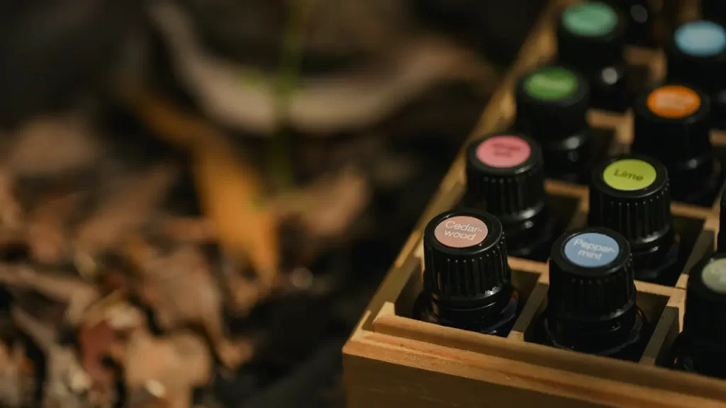 Coleção de óleos essenciais para libido: ylang ylang, rosa damascena, gerânio e sândalo para menopausa