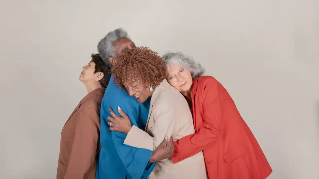 Por que o diagnóstico não é um rótulo - Grupo diverso de mulheres se apoiando, simbolizando rede de apoio e quebra de estigmas sobre diagnósticos médicos