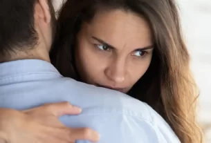 diferença entre insistir e persistir nos relacionamentos amorosos 