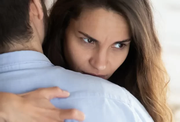 diferença entre insistir e persistir nos relacionamentos amorosos 